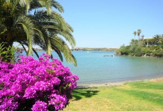 El mejor sitio de vacaciones en menorca, donde encontraréis casas, hoteles, playa.....